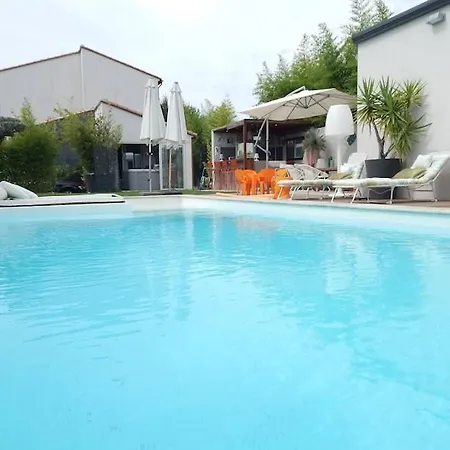 Villa Ravissante Avec Piscine Pres De La