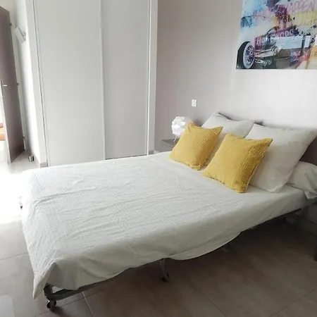 Ravissante Avec Piscine Pres De La Villa *